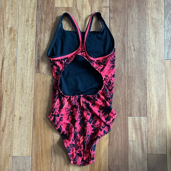 TYR competitive swimming swimsuit, sturdy straps and compressive material - Picture 2 of 3